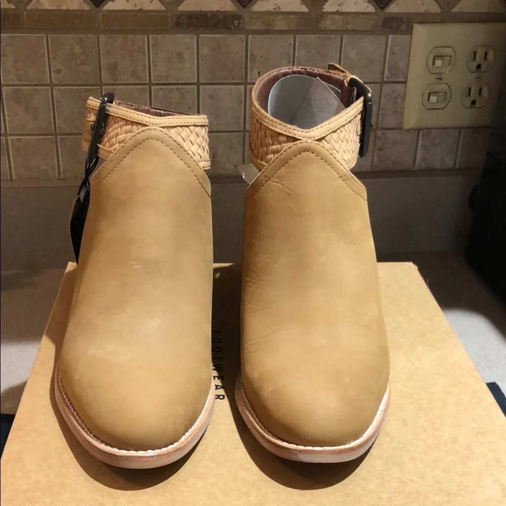 New Crevo Camel Tan Buckle Heeled Mules Sz. 10 - Picture 6 of 8